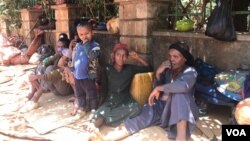 ከኦሮምያ ክልል ምዕራብ ወለጋ ዞን ሆሮ ጉድሩ ጃርዴጋ ጃርቴ ወረዳ ተፈናቅለው ባሕር ዳር ከተማ ከክልሉ አደጋ መከላከልና ምግብ ዋስትና ማስተባበሪያ ፕሮግራም ኮሚሽን አካባቢ የተቀመጡ ተፈናቃዮች 