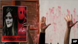 پوستر مربوط به اعتراضات سراسری «زن زندگی آزادی»