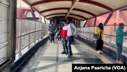 在中国新冠疫情施虐之际，印度总理莫迪督促印度民众重新回到防疫模式，佩戴口罩。