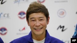 Foto Achiv: Milyade Japone Yusaku Maezawa pandan yon konferans pou lapres nan Moskou, Larisi, 14 Oktob, 2021. 