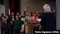 Волонтерите од Мировниот корпус градат трајни мостови меѓу луѓето од нашите две држави низ годините, рече амбасадорката на САД, Анџела Агелер