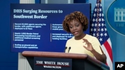 白宫新闻秘书卡琳·让-皮埃尔White House press secretary Karine Jean-Pierre）2022年12月19号在白宫每日新闻发布会上答记者问。