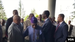 የአፍሪካ ኅብረት ዋና አደራዳሪ ኦሉሴጎን ኦባሳንጆ፣ የቡድኑ አባል የቀድሞው የኬንያ ፕሬዝደንት ኡሁሩ ኬንያታና የሰላሳ ሁለት ሀገሮች አምበሳደሮችና ተወካዮችም መቀሌ ናቸው። 