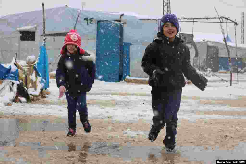 Berf &#251; Serma bi Ser Derbider&#234;n Efr&#238;n&#234; de Dibare