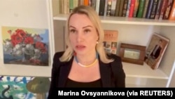 俄罗斯国营电视台第一频道的编辑玛丽娜·奥斯雅尼科娃（Marina Ovsyannikova）