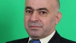 Tengezar Sefouk Rojnamevan û Çavdêrê Siyasî