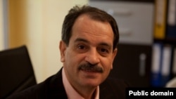 آقای طاهری از سال ۱۳۹۰ در ایران زندانی است. 