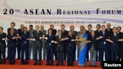 2일 브루나이에서 열린 제 20회 아세안 지역안보 포럼에 참가한 각 국 대표들. 
