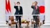 PM Jepang Fumio Kishida (kiri) dan Presiden Joko Widodo dalam pertemuan di Istana Kepresidenan di Bogor, Jawa Barat hari Jumat (29/4). 