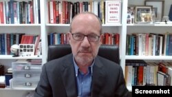 普林斯顿大学政治和国际事务学教授范亚伦（Aaron Friedberg）接受美国之音Skype采访视频截图