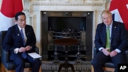 日本首相岸田文雄5月5日会晤英国首相约翰逊。