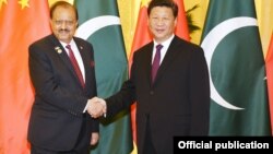 巴基斯坦总统侯赛因（左）在北京人民大会堂与中国国家主席习近平会晤 （2015年9月2日）