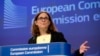 រូបឯកសារ៖ លោកស្រី Cecilia Malmström ស្នងការ​ពាណិជ្ជកម្ម​សហភាព​អឺរ៉ុប ថ្លែង​នៅ​ក្នុង​សន្និសីទ​កាសែត​មួយ នៅ​ទីស្នាក់ការ​ធំ​របស់​សហភាព​អឺរ៉ុប​ក្នុង​ទីក្រុង​ប្រុចស៊ែល នៅ​ថ្ងៃទី ០១ ខែមិថុនា ឆ្នាំ ២០១៨។ (AP Photo/Virginia Mayo)