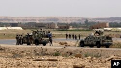 نیروهای گشتی عراقی در مرز عراق و سوریه در دره رود فرات