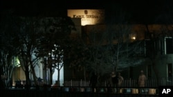 در حمله بر هوتل سرینا نه غیرنظامی افغان و خارجی کشته شد.