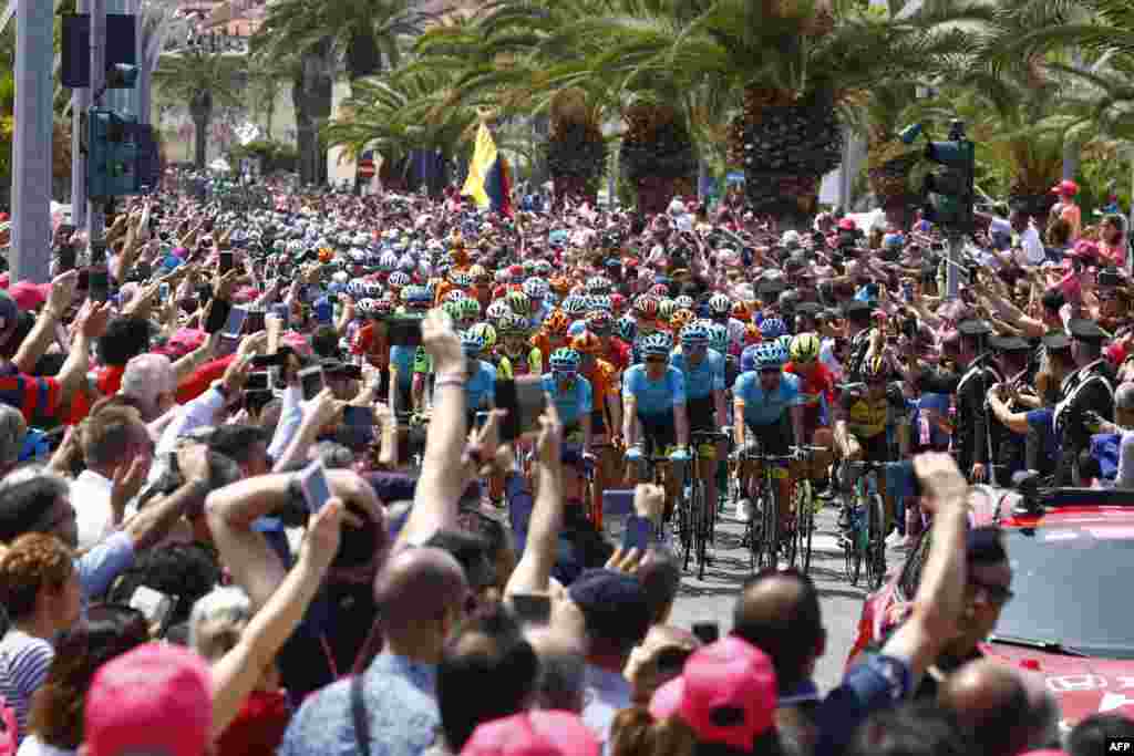 The peloton take the start of the first stage of the 100th Giro d&#39;Italia cycling race, Tour of Italy, from Alghero to Olbia, in Sardinia.