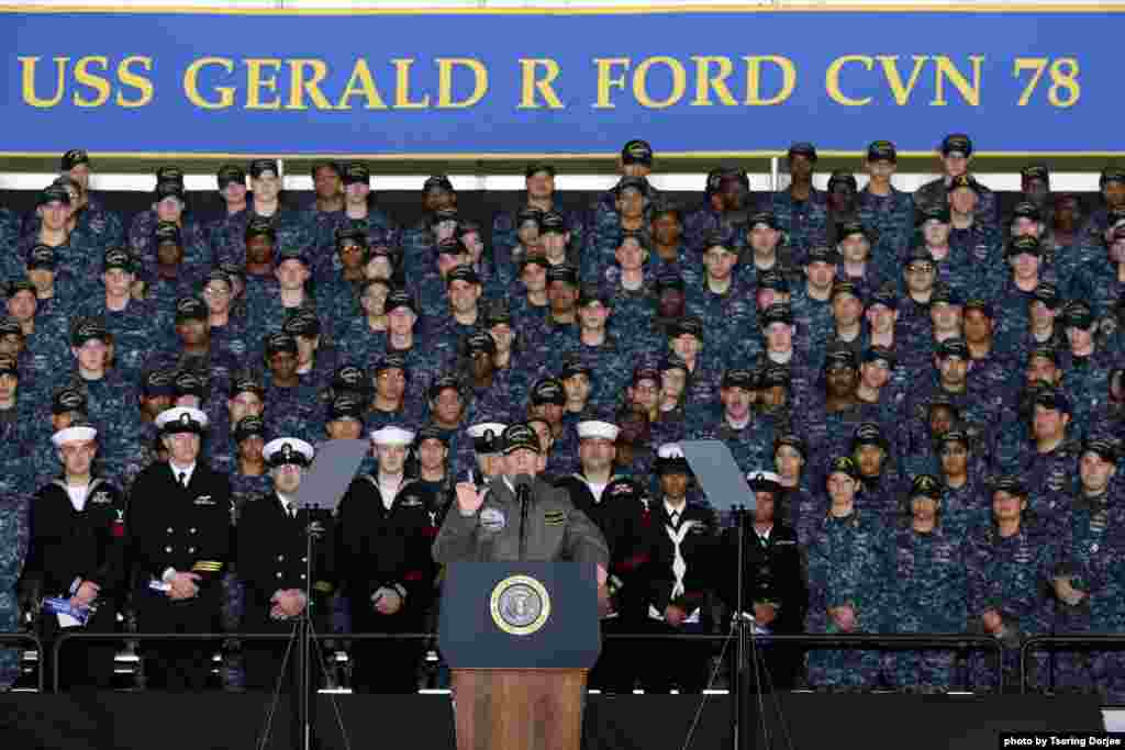 美国总统特朗普2017年3月2日登福特号超级航母并发表讲话 （美国海军照片）
