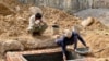 Construction laborers bear the brunt of extreme heat that has swept North India. (Anjana Pasricha/VOA)
