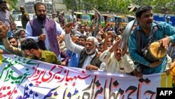 د وزير اعظم شهباز شريف د دفتر څخه جارى شوې بيان کې ويل شوي چې وزیر اعظم هم د ډالر په مقابله کې د روپۍ په قدر کې په رېکارډ کمښت اندېښنه څرګنده کړې ده.