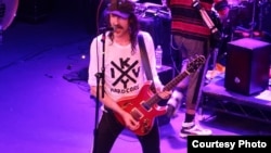 Юджин Гудзь. На концерте в Джерси-Сити