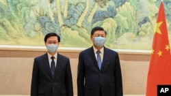 香港新当选的行政长官李家超在北京受到中国国家主席习近平的接见。（2022年5月30日）