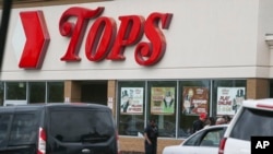 2022年5月14日，在纽约州布法罗市的一家超市，数人被枪杀。警方表示，他们已经拘留了一名嫌疑人。