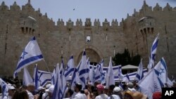 اسرائیلی‌های حامل پرچم این کشور 