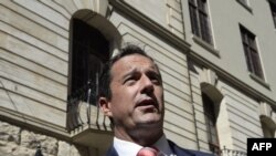 መራሒ ሰልፊ ዲሞክራቲክ ጥምረት ጆን ስቲንሁሰን - ፋይል