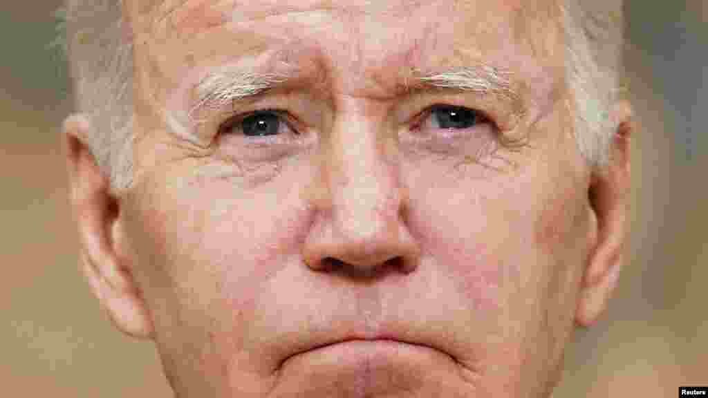 جو بایدن، رییس جمهور ایالات متحده، در واکنش به این حملهٔ مرگبار گفته است که کشورش نیاز دارد تا در برابر لابی حمل سلاح ایستادگی کند. آقای بایدن گفت: &quot;زمان عمل فرا رسیده است. ما می&zwnj;توانیم به مراتب کار بیشتر انجام بدهیم.&quot;