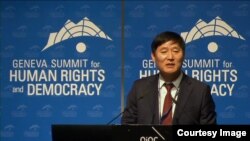 탈북자 김광진 씨가 21일 스위스 제네바에서 열린 국제 인권회의에서 증언하고 있다. 사진출처 = 국제인권회의 웹사이트 캡처.