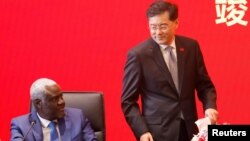 中国新任外长秦刚2023年1月11日会见非盟委员会主席法基。（路透社照片）