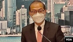 香港医务卫生局局长卢宠茂表示，考虑以立法等方式规管止痛退烧药的买卖 (美国之音/汤惠芸)
