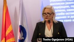 Агелер: „Пораката е јасна и не се менува – работете ја работата која треба да ја работите, следете го законот, работете `за` луѓето, дајте отпор на политички притисоцви, заштитете го својот интегритет и прифатете ја транспарентноста“. 