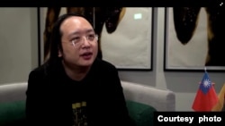 台湾数位发展部长唐凤 (Audrey Tang)周五(1月13日)在立陶宛首都维尔纽斯接受路透社采访。(照片来自视频截屏)