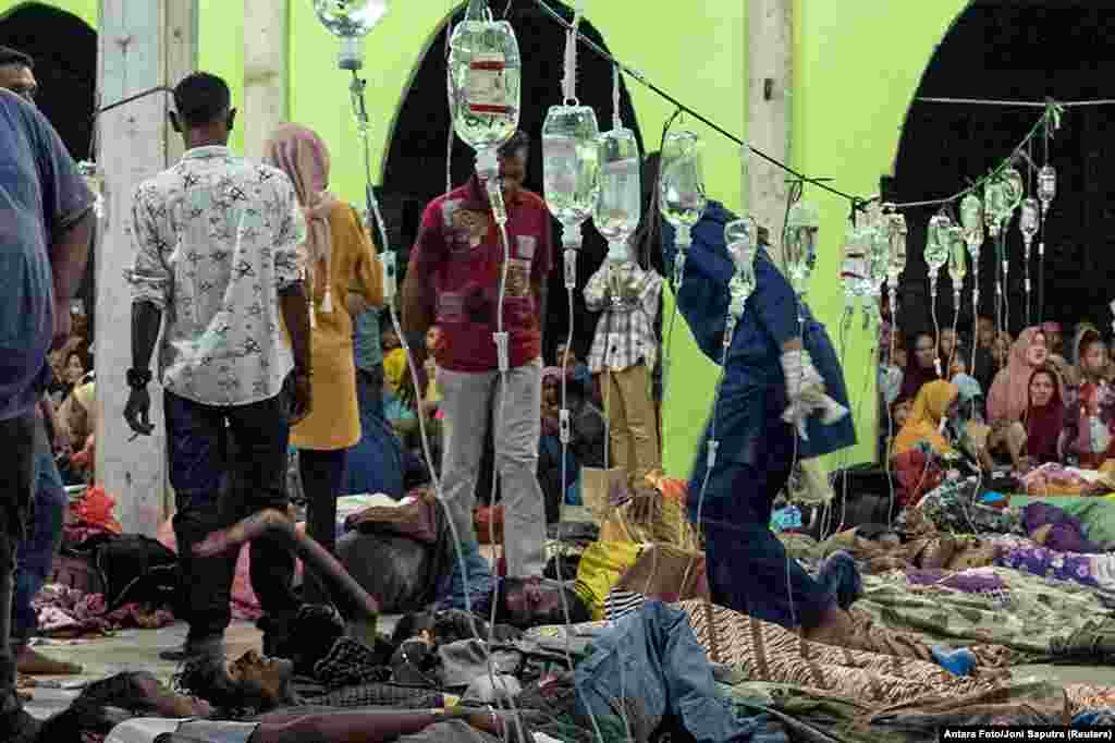 Rohingya refugees receive medical treatment at a temporary shelter in Pidie, Aceh province, Indonesia, De. 26, 2022,