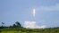 一枚 SpaceX 猎鹰9号火箭为发射starlinks卫星从佛罗里达州卡的一处太空部队基地发射场升空。（2022年7月17日）