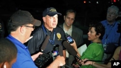 奥罗拉的警方负责人欧茨在7月20日案发后对记者讲话