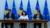 Ceremonija u Prištini na kojoj je potpisana prijava Kosova za članstvo u Evropskoj uniji: predsednica Vjosa Osmani (u sredini), predsednik skupštine Glauk Konjufca (levo) i premijer Aljbin Kurti (Foto: RFE/RL/Arben Hoti)
