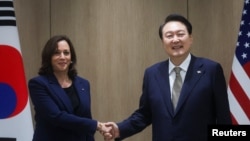 美国副总统哈里斯在首尔与韩国总统尹锡悦举行会谈。（2022年9月29日）
