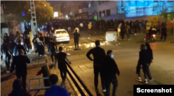 Waandamanaji wakiwa eneo la Ariashahr, Tehran, Iran.