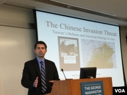 2049项目研究所研究员易思安 (美国之音钟辰芳拍摄)