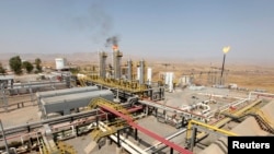 دیمەنی دەرهێنانی نەوت لە کێڵگەی تەقتەق. وێنەکە 16ی هەشتی 2014 گیراوە.