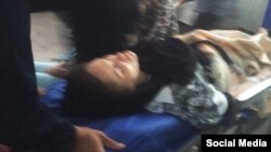 عکسی که از انتقال مریم نقاش زرگران به بیمارستان منتشر شده است