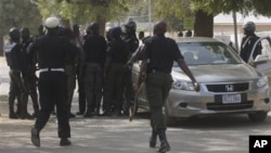 Pasukan keamanan Nigeria melakukan penjagaan di tempat yang sering terjadi bentrokan sektarian di Nigeria (foto: dok). 