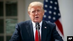 도널드 트럼프 미국 대통령이 23일 백악관에서 기자회견을 하고 있다.