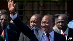 Komisi pemilu Kenya menegaskan hari Sabtu (9/3), Uhuru Kenyatta memenangkan pemilu dengan perolehan suara 50,07 persen, sedikit melampaui saingan utamanya, PM Raila Odinga.