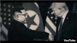 내년 미국 대선의 민주당 유력 후보인 조 바이든 전 부통령이 최근 공개한 홍보 영상에 도널드 트럼프 미국 대통령과 김정은 북한 국무위원장이 악수하는 장면을 담았다.