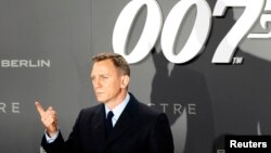 دانیل کریگ قبلا گفته بود دیگر در جیمز باند بازی نمی کند اما به نظر می رسد او باز بازیگر فیلم جدید جیمزباند باشد. 