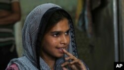 巴基斯坦女子阿沙拉夫4月14日向媒体讲述当地的婚姻状况。