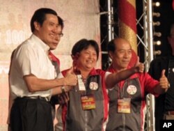 马英九颁奖给得奖夜市的代表